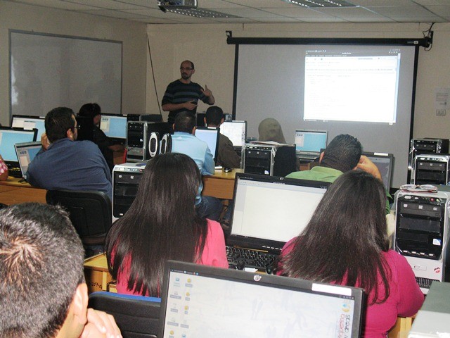 Javier-Galán-impartiendo-clases