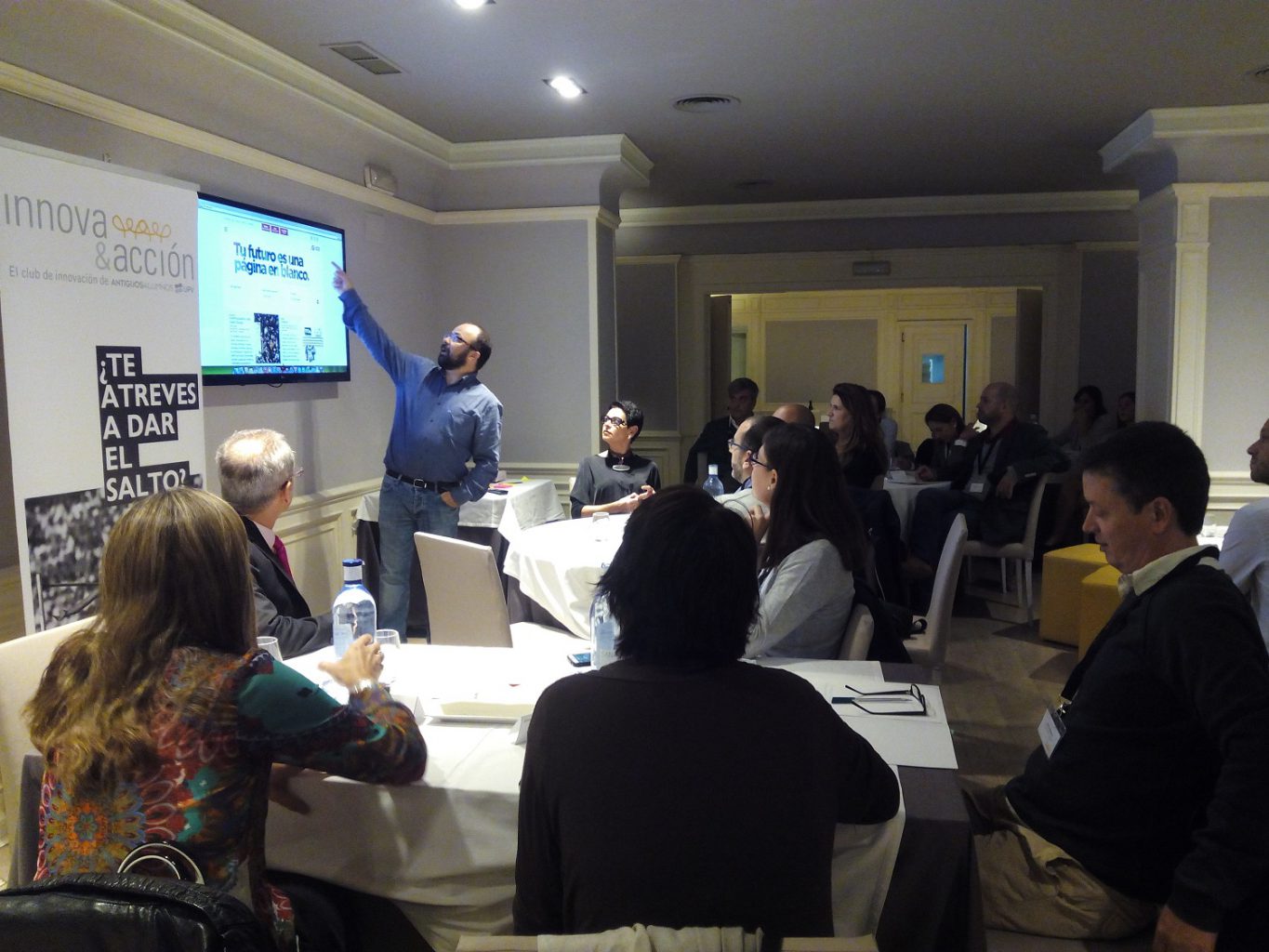 El pasado viernes tuvo lugar un nuevo encuentro de Innova&acción. En esta ocasión el tema escogido fue el Design Thinking. Para profundizar en esta interesante metodología contamos con Juan Pastor Bustamante, experto en creatividad e innovación personal, organizacional y territorial