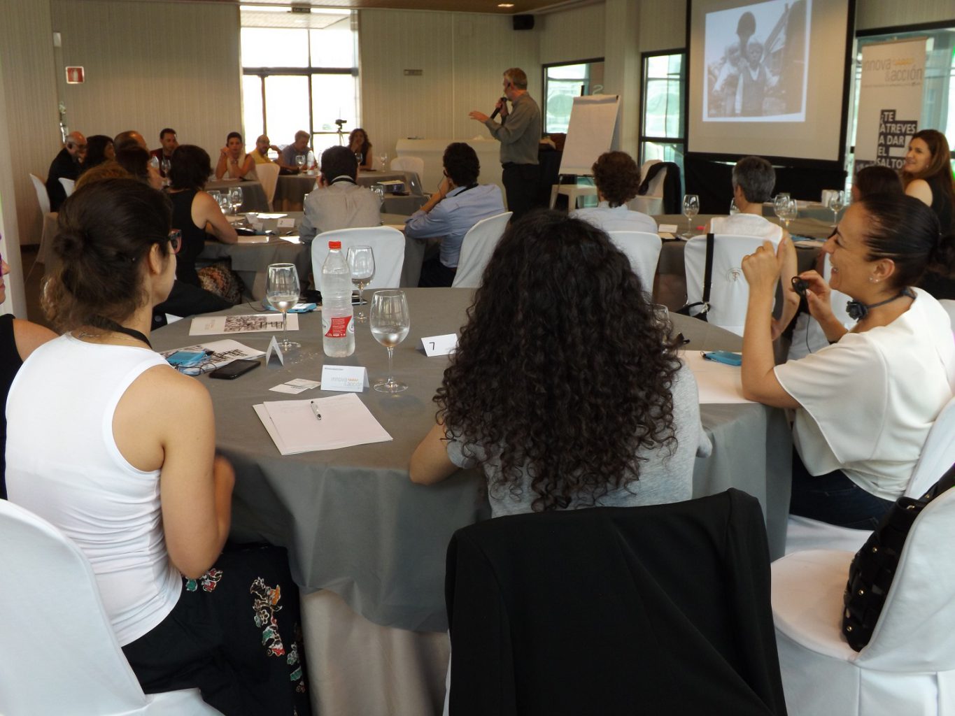 El pasado viernes, en un nuevo desayuno de trabajo de Innova&acción, tuvimos la oportunidad de profundizar en el concepto de Meetovation o lo que es lo mismo en cómo lograr que nuestras reuniones sean productivas e innovadoras. Para ello contamos con Bo Krüger, escritor, speaker, meeting designer y co-creador del concepto de Meetovation.