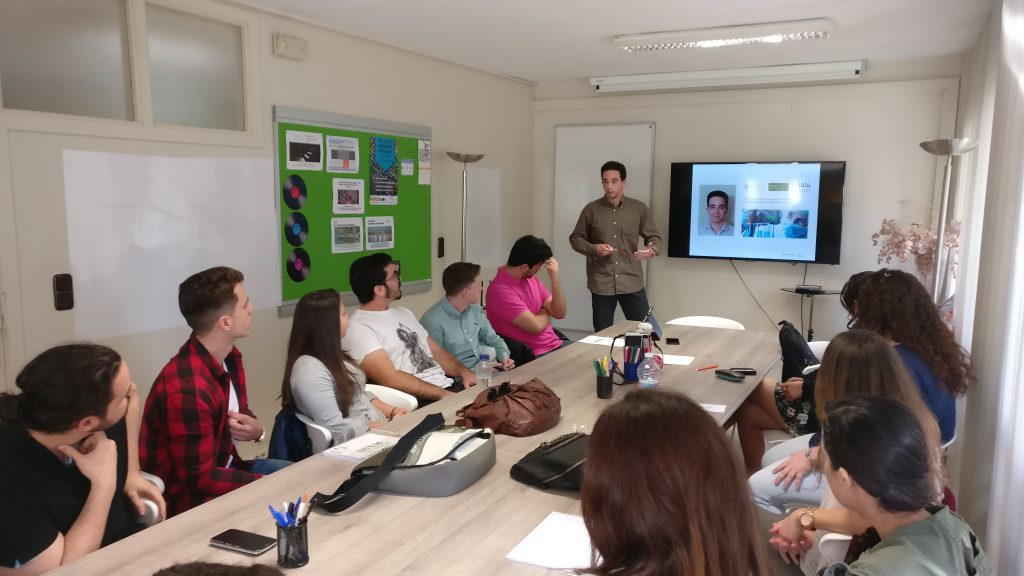 blue-red-EOI-iniciativa-emprendedora-3