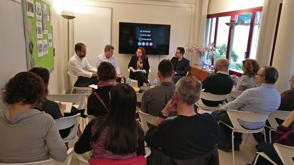 blue-red-mesa-redonda