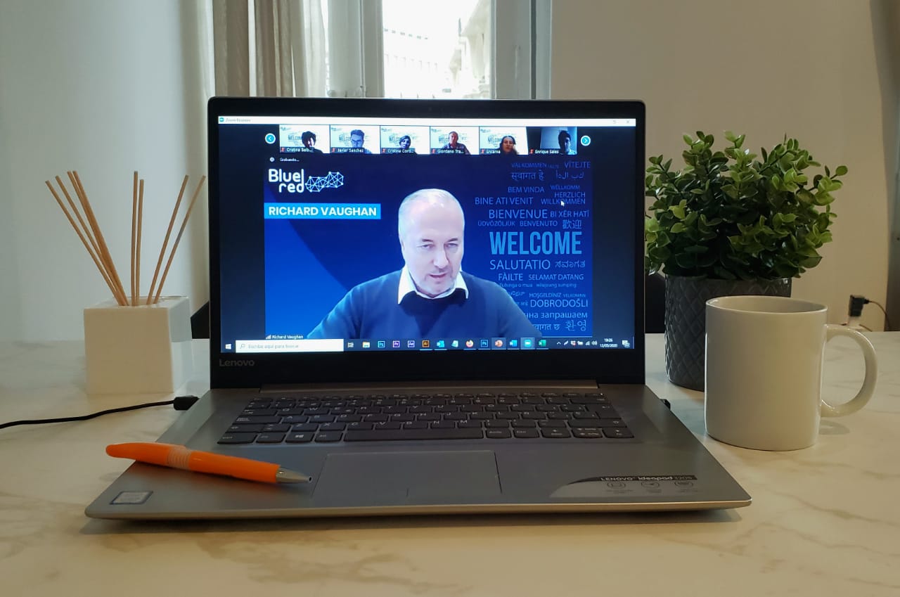 ser-bilingüe-Richard-Vaughan